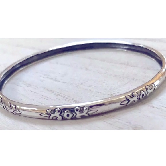 Silpada Vintage Sterling Silver Embossed “XOXO” Willow Bangle Bracelet - Picture 3 of 7